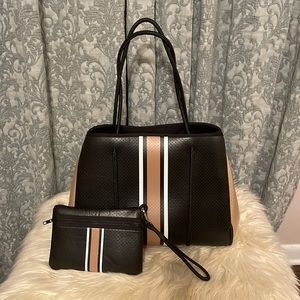 HAUTE SHORE Black and Tan Tote Bag Set